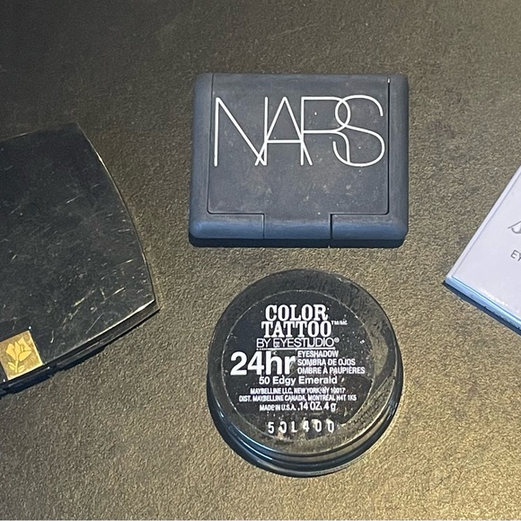 Mixed Makeup Bundle - Picture 2 of 3